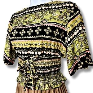 VINTAGE URBAN GIRL Top Cropped Short Sleeve Floral Print Elastic Waist Womens S